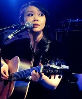 嫁衣原版是谁唱的?