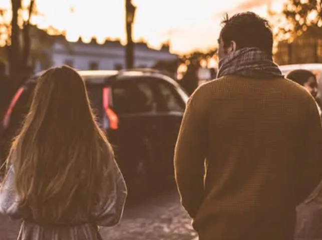 “穿越人海只为与你相拥”是什么歌的歌词?