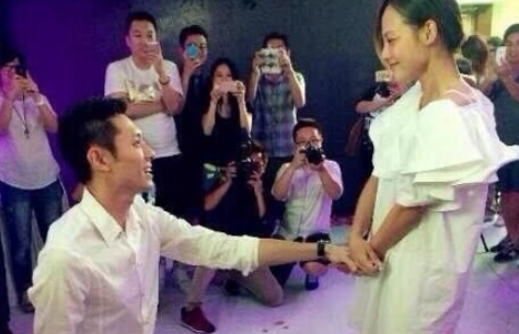 买超家庭背景是什么?