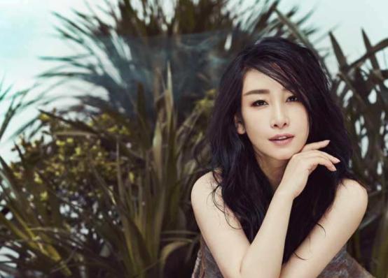 她曾被称“最丑影后”,7年的男友遭截胡,今41岁二婚生活美满,她是谁?