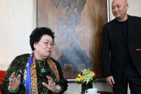 迟重瑞的老婆比他大几岁?