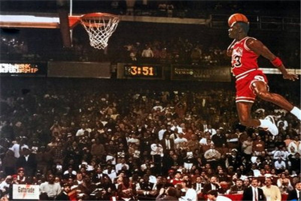 乔丹为什么被称为“飞人”？他有哪些招牌动作？