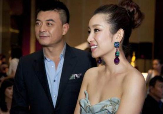 她曾被称“最丑影后”,7年的男友遭截胡,今41岁二婚生活美满,她是谁?