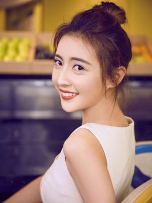 如何评价综艺节目《主持人大赛》中张舒悦的表现?