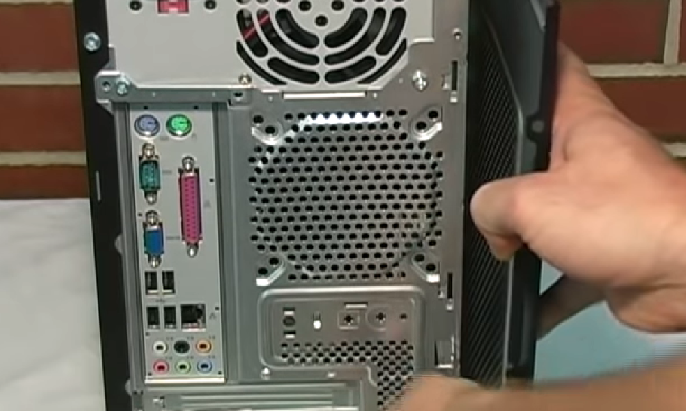 请问电脑内存条怎么取出来？