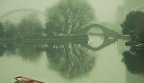 水光潋滟晴方好描写的是哪里的景色?