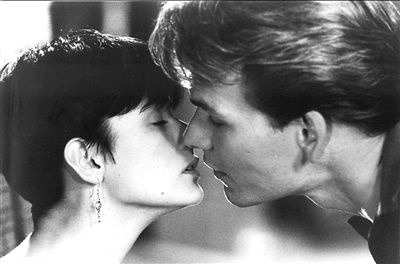 电影人鬼情未了的主题曲是什么?