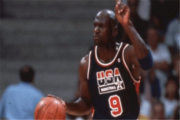 乔丹为什么被称为“飞人”？他有哪些招牌动作？