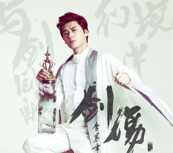 歌词 就让大雨冲刷 记忆中的沙 那首歌叫什么