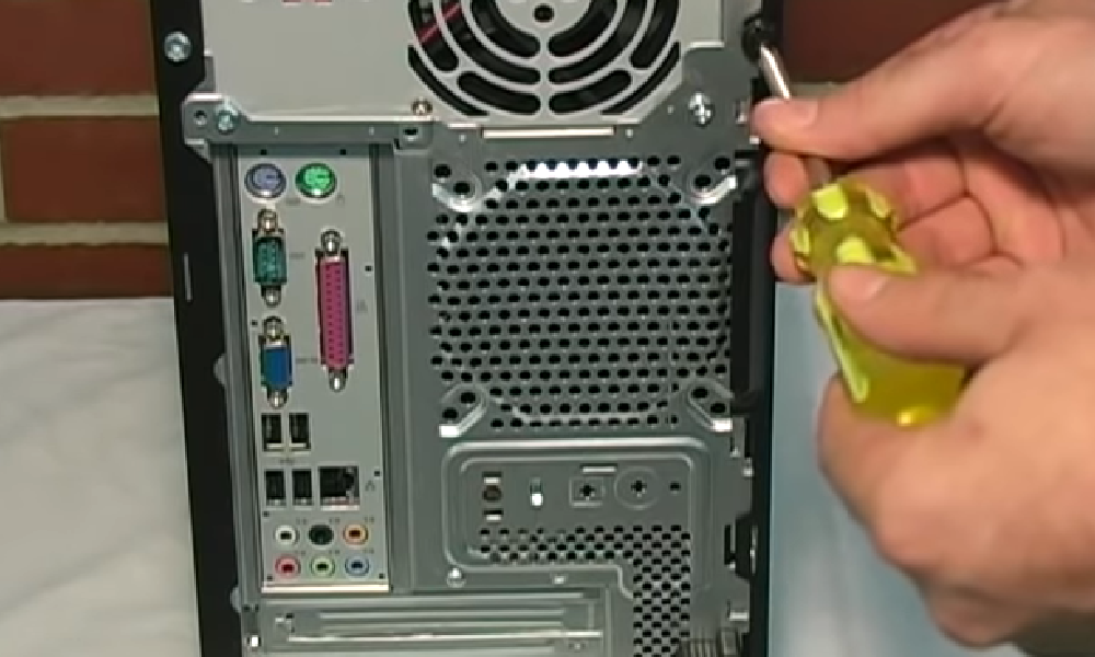 请问电脑内存条怎么取出来？