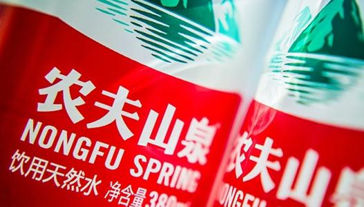 农夫山泉市值超7千亿港元,钟琰琰目前的身价为多少?