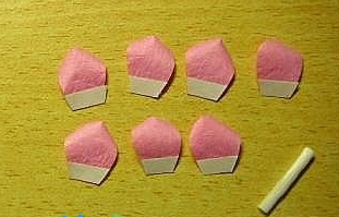 如何做皱纹纸玫瑰花步骤图解