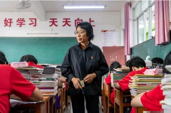 无儿无女的张桂梅,为什么被说是177个孩子的妈妈?