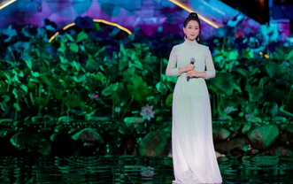 有一首歌的歌词是灯光也暗了,口中的棉花糖也融化了,这歌名字是?!