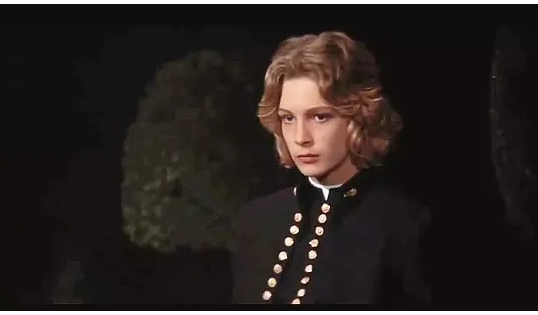 《魂断威尼斯》为什么说伯恩被毁了?