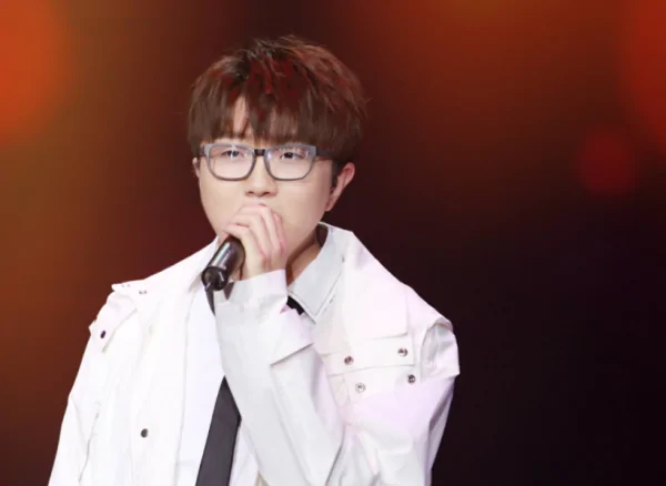 郭麒麟与毛不易的关系怎么样?他们最初是如何结识的?