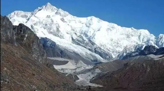 世界上第三大高峰是哪一座？海拔高度是多少？