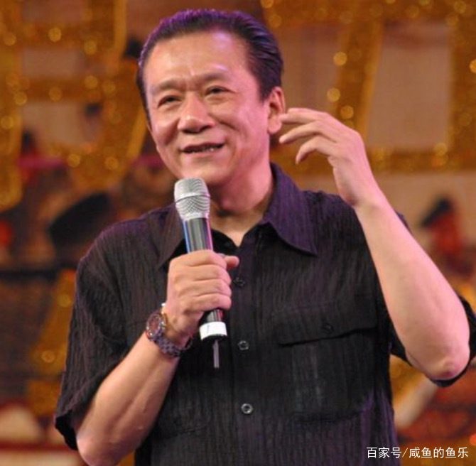 侯耀文去世13年,被侄子戴志诚“撬走”的爱妻,如今过得怎么样?