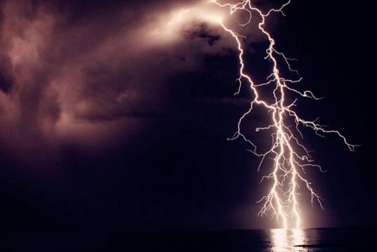 闪电是怎样形成的