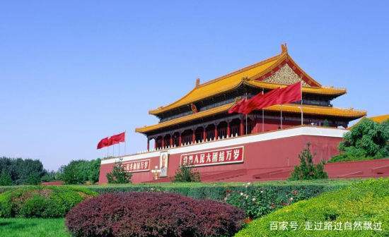 国徽是由哪几部分构成的?每部分象征着什么 ?