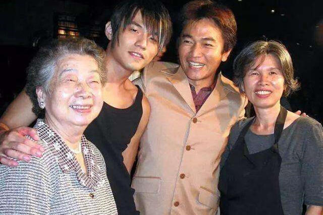 周杰伦和父亲的真实关系如何?