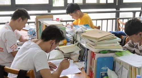 上外男生向女生杯中投异物被抓，该学生需要承担哪些法律责任？