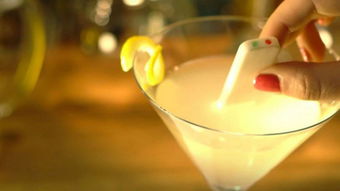 上外男生向女生杯中投异物被抓，该学生需要承担哪些法律责任？