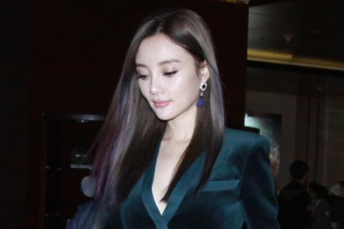 为什么李小璐创立服装新品牌,价格比较接地气,但设计却被吐槽太土了?