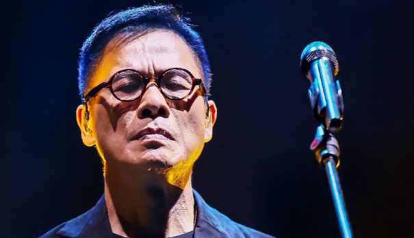 《滚滚红尘》歌词讲述的是什么故事?