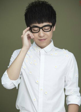 歌词:你说你爱我,爱我,凭什么说,你说你想我都想的快要疯了。歌名是什么