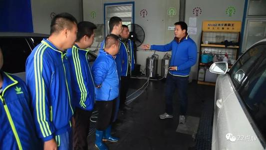 一女员工因跳槽被前老板狂扇十多个耳光,此事件中双方存在哪些问题?