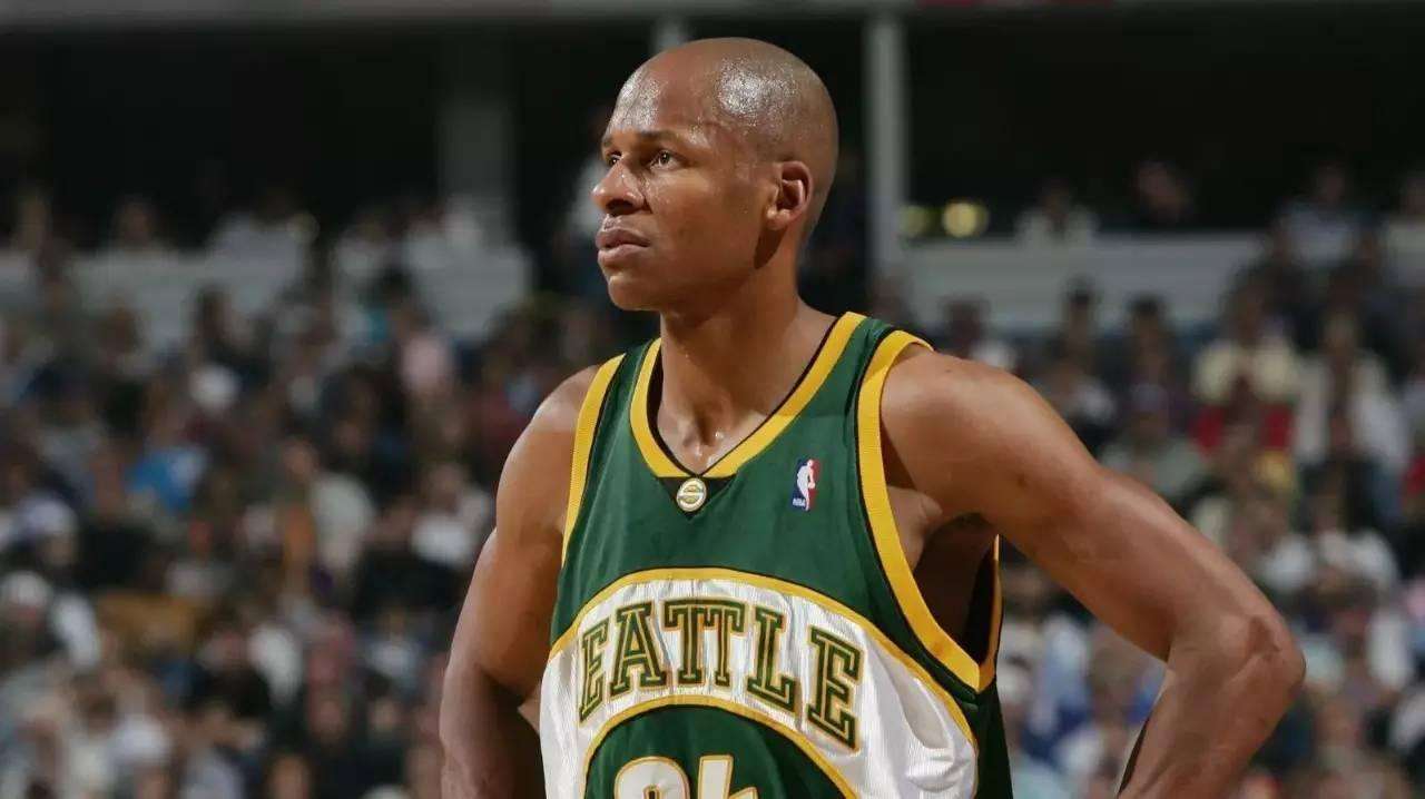 为什么佩顿外号叫手套?