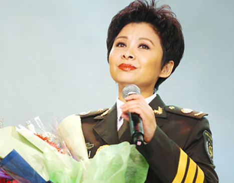 董文华隐瞒多年的老公,原来是我们熟悉的他,难怪一直不公开,她老公是谁?