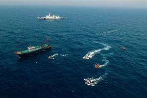 韩国海警以“非法捕捞”为由扣押2艘中国渔船,事情的真相是什么?