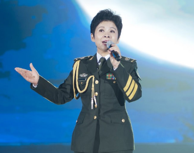 董文华隐瞒多年的老公,原来是我们熟悉的他,难怪一直不公开,她老公是谁?