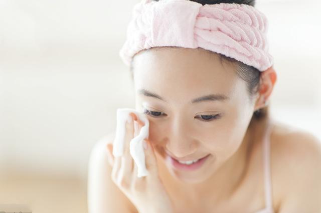 皮肤暗黄，毛孔粗大该怎么办呢？