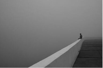 “你会不会突然出现 在街角的咖啡店”出自徐志摩的哪首诗?