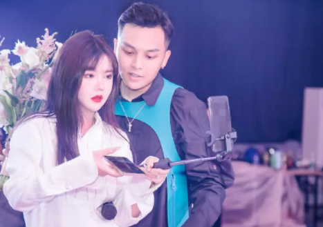 网红韩安冉宣布离婚,她的婚姻为何屡屡受挫呢?