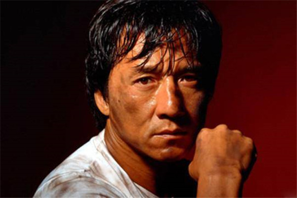 成龙的儿子为什么姓房你知道吗?