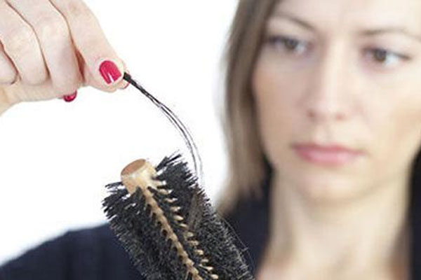 经常洗头会造成脱发么?