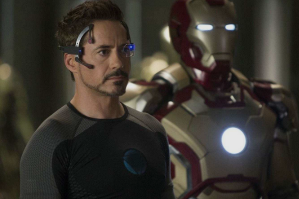 谁知道钢铁侠3,托尼一开始在实验室的那个音乐叫什么名字谢谢。