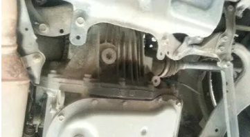 本田踏板DIO34期的问题, 我的车现在跑完高速后、齿轮箱下面会有油渗出来、不知道是怎么回事? 怎