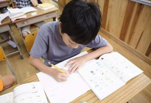 突然有点心疼小学老师了,你小学时有哪些调皮的经历呢?