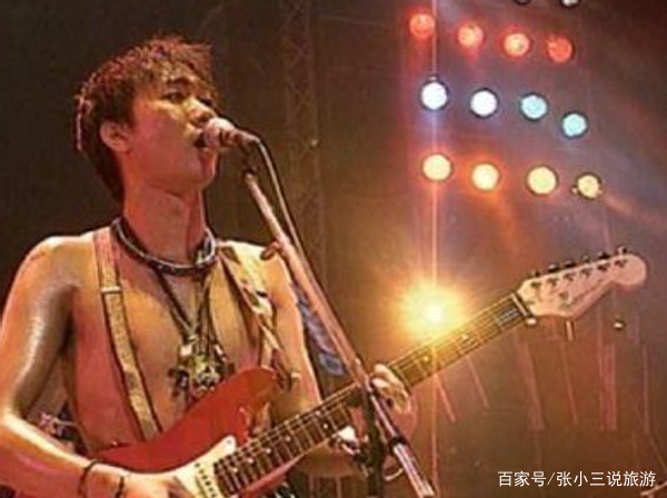 大兵把“黄家驹”念成“黄家狗”,自以为很有才,结果怎样了呢?