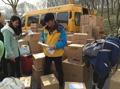 合肥一夫妇给留美女儿寄快递寄到英国,这中间发生了哪些误会?