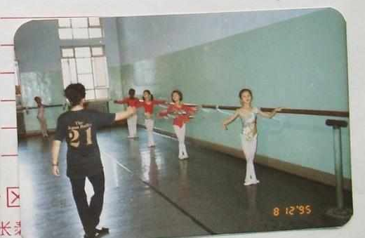 网友曝光了刘诗诗哪些童年照片?