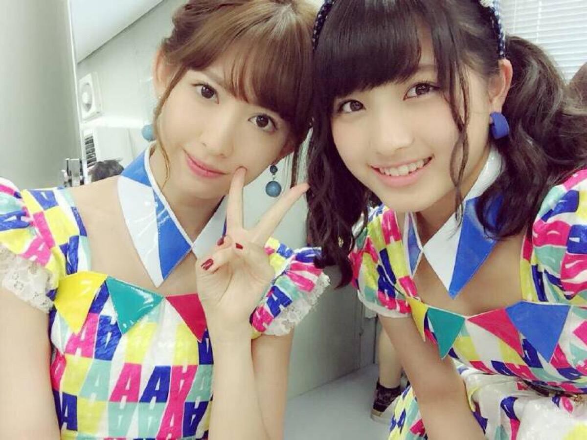 小嶋阳菜偶遇大岛优子,随手拍了合照,她们有多美?