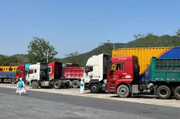 货车司机上海漂流数土豆等回家，他们在上海的生活是如何保障的？