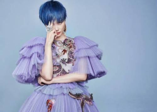 李宇春坐轮椅现身何处?