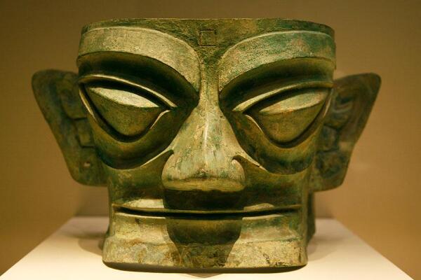 三星堆几千年前就有像火锅的器具,四川三星堆还出土了什么文物?